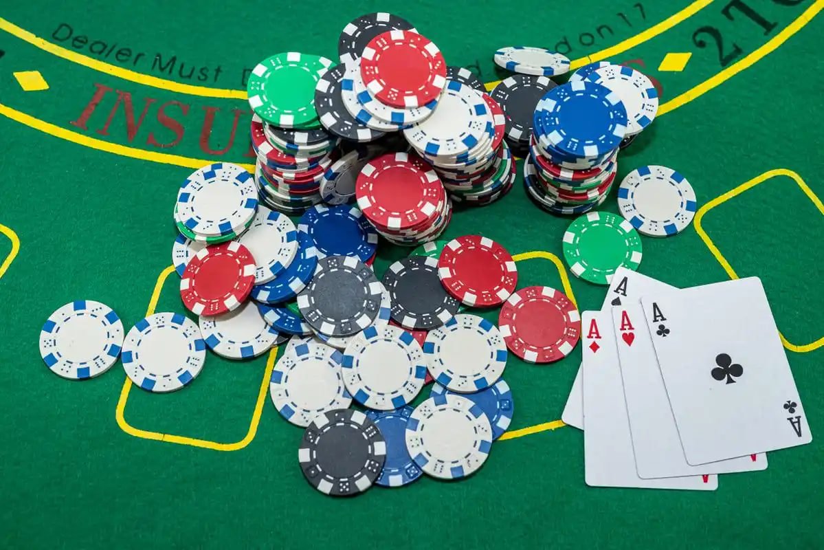 Suasana pertandingan sepak bola Indonesia yang ditonton jutaan pengguna platform